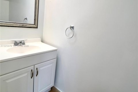 Townhouse in Miami, Florida 3 bedrooms, 161.37 sq.m. № 2030886 - photo 7