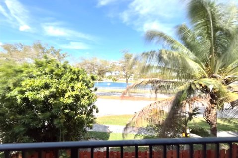 Townhouse in Miami, Florida 3 bedrooms, 161.37 sq.m. № 2030886 - photo 17