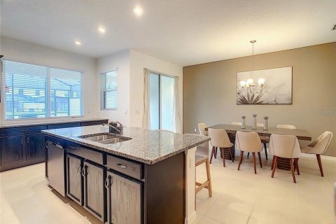Adosado en venta en Kissimmee, Florida, 4 dormitorios, 194.17 m2 № 1517980 - foto 17