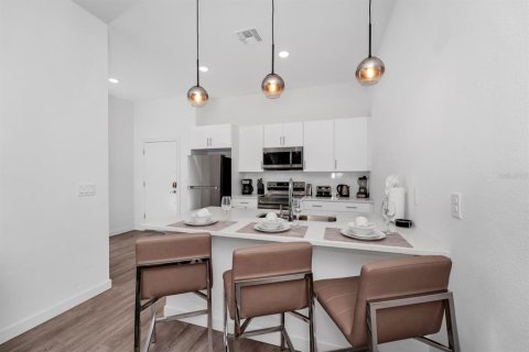 Townhouse in Davenport, Florida 4 bedrooms, 187.66 sq.m. № 1768017 - photo 12