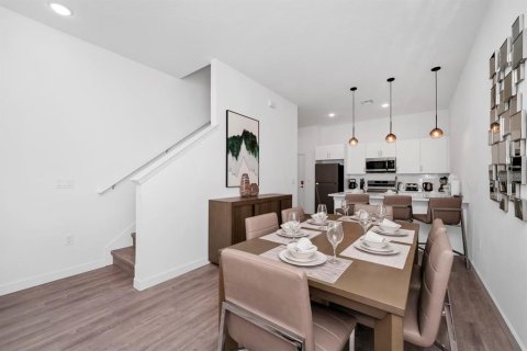 Townhouse in Davenport, Florida 4 bedrooms, 187.66 sq.m. № 1768017 - photo 8