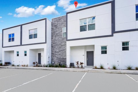Townhouse in Davenport, Florida 4 bedrooms, 187.66 sq.m. № 1768017 - photo 1