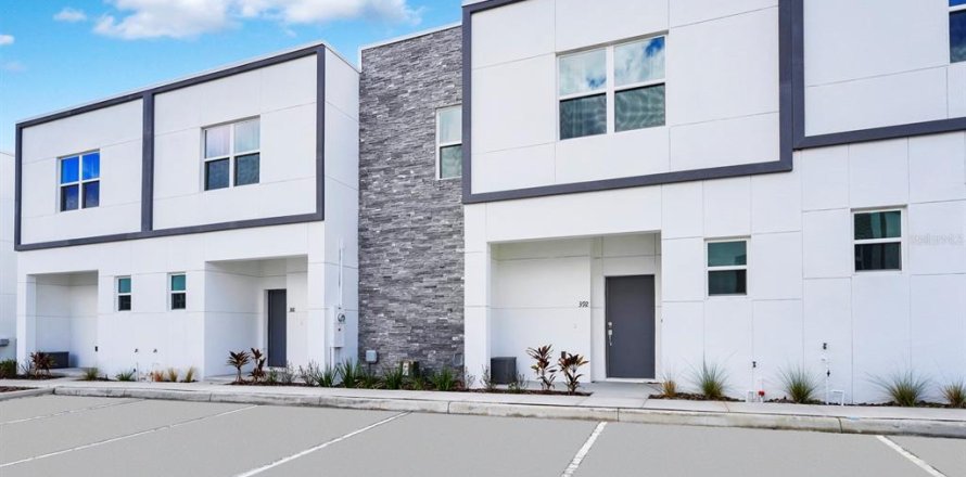 Townhouse in Davenport, Florida 4 bedrooms, 187.66 sq.m. № 1768017