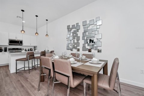 Townhouse in Davenport, Florida 4 bedrooms, 187.66 sq.m. № 1768017 - photo 9