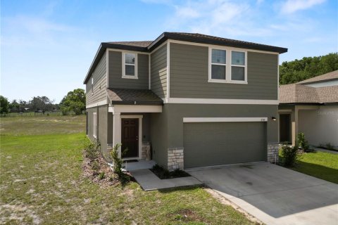 Снять в аренду виллу или дом в Дейд-Сити, Флорида 5 комнат, 257.9м2, № 1784838 - фото 1