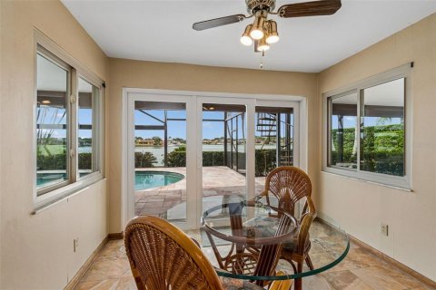 House in Tampa, Florida 4 bedrooms, 302.77 sq.m. № 2215806 - photo 24
