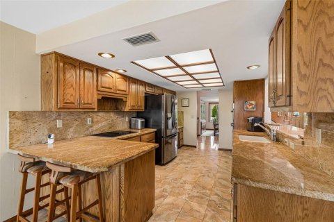 House in Tampa, Florida 4 bedrooms, 302.77 sq.m. № 2215806 - photo 26