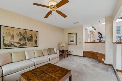 House in Tampa, Florida 4 bedrooms, 302.77 sq.m. № 2215806 - photo 11