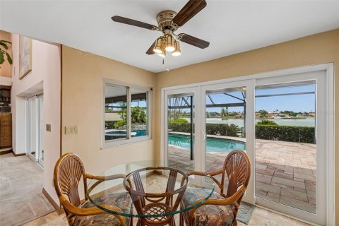 House in Tampa, Florida 4 bedrooms, 302.77 sq.m. № 2215806 - photo 25