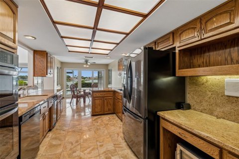 House in Tampa, Florida 4 bedrooms, 302.77 sq.m. № 2215806 - photo 30