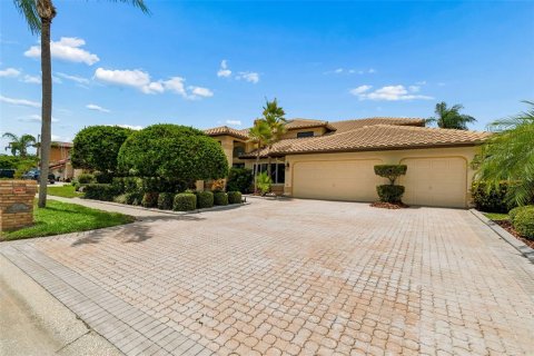 House in Tampa, Florida 4 bedrooms, 302.77 sq.m. № 2215806 - photo 4