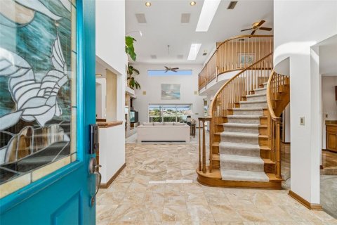House in Tampa, Florida 4 bedrooms, 302.77 sq.m. № 2215806 - photo 8