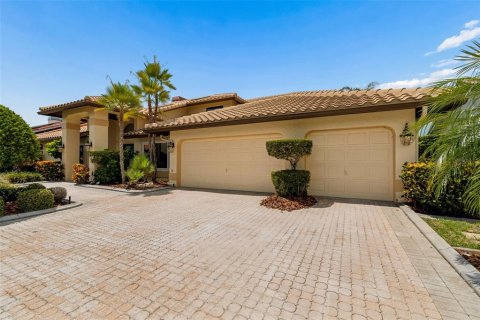 House in Tampa, Florida 4 bedrooms, 302.77 sq.m. № 2215806 - photo 6