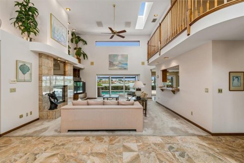 House in Tampa, Florida 4 bedrooms, 302.77 sq.m. № 2215806 - photo 17