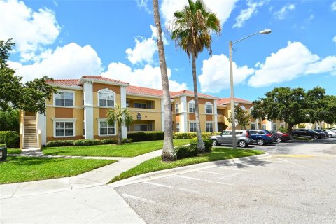 Condo in Sarasota, Florida, 3 bedrooms № 2156738 - photo 1