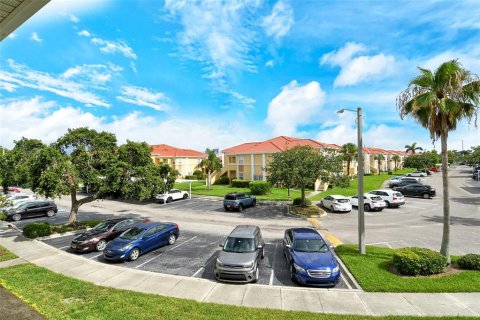 Condo in Sarasota, Florida, 3 bedrooms № 2156738 - photo 10