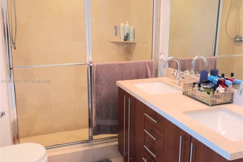 Снять в аренду кондоминиум в Майами, Флорида 2 спальни, 95.13м2, № 2079909 - фото 16