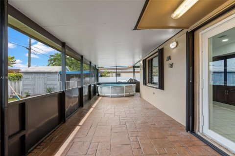 Купить виллу или дом в Майами, Флорида 3 спальни, 133.78м2, № 1887983 - фото 28