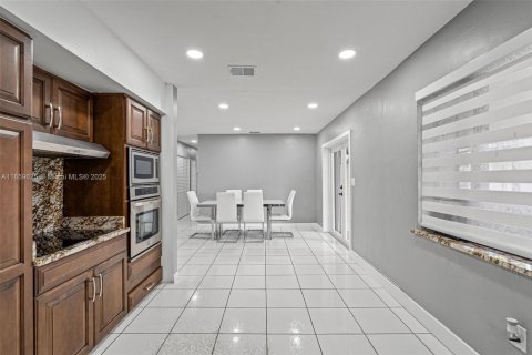 Купить виллу или дом в Майами, Флорида 3 спальни, 133.78м2, № 1887983 - фото 16