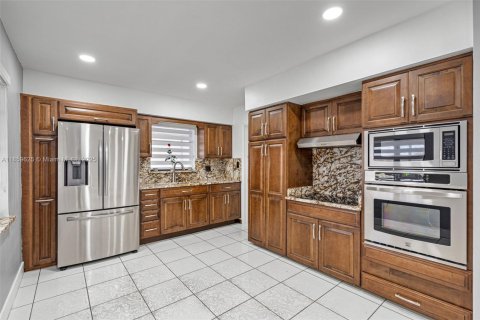 Купить виллу или дом в Майами, Флорида 3 спальни, 133.78м2, № 1887983 - фото 14