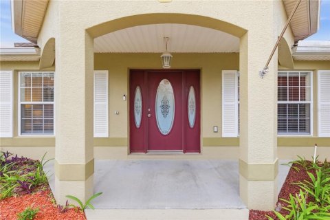 House in Weeki Wachee, Florida 3 bedrooms, 181.62 sq.m. № 2122477 - photo 7