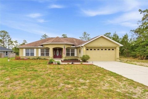 Casa en Weeki Wachee, Florida 3 dormitorios, 181.62 m2 № 2122477