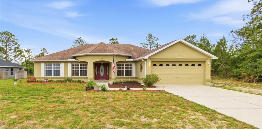 House in Weeki Wachee, Florida 3 bedrooms, 181.62 sq.m. № 2122477