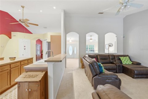 House in Weeki Wachee, Florida 3 bedrooms, 181.62 sq.m. № 2122477 - photo 15
