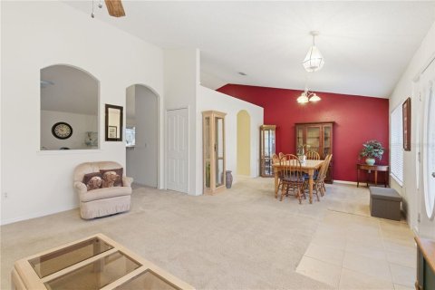 House in Weeki Wachee, Florida 3 bedrooms, 181.62 sq.m. № 2122477 - photo 10