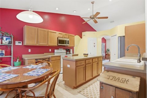 House in Weeki Wachee, Florida 3 bedrooms, 181.62 sq.m. № 2122477 - photo 3