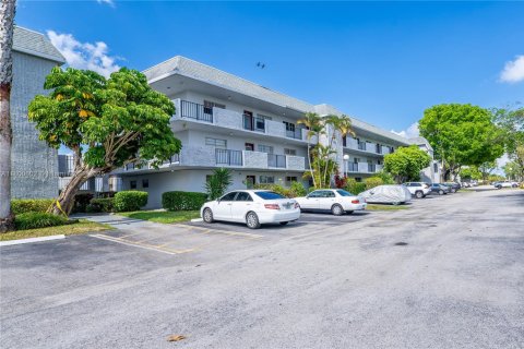 Copropriété à vendre à Tamarac, Floride: 1 chambre, 74.32 m2 № 2048515 - photo 25