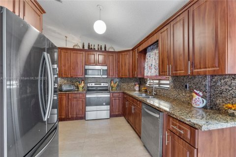 House in North Lauderdale, Florida 3 bedrooms, 126.16 sq.m. № 2013392 - photo 3