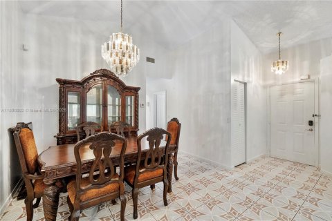 House in North Lauderdale, Florida 3 bedrooms, 126.16 sq.m. № 2013392 - photo 9