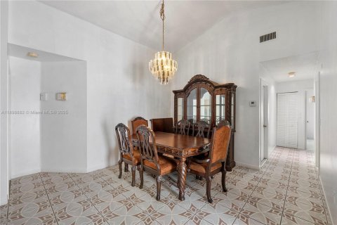 House in North Lauderdale, Florida 3 bedrooms, 126.16 sq.m. № 2013392 - photo 7