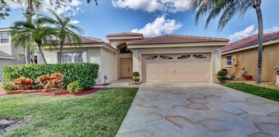 House in Boca Raton, Florida 3 bedrooms, 166.76 sq.m. № 2185399