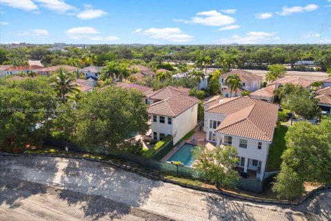 Купить виллу или дом в Норт-Майами-Бич, Флорида 5 спален, 444.07м2, № 1935480 - фото 17