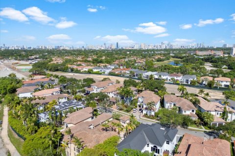 Купить виллу или дом в Норт-Майами-Бич, Флорида 5 спален, 444.07м2, № 1935480 - фото 19