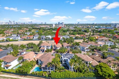 Купить виллу или дом в Норт-Майами-Бич, Флорида 5 спален, 444.07м2, № 1935480 - фото 25