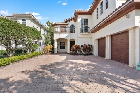 Купить виллу или дом в Норт-Майами-Бич, Флорида 5 спален, 444.07м2, № 1935480 - фото 5