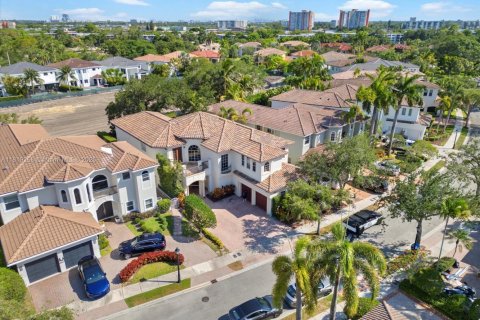 Купить виллу или дом в Норт-Майами-Бич, Флорида 5 спален, 444.07м2, № 1935480 - фото 13