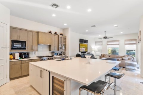 Купить виллу или дом в Норт-Майами-Бич, Флорида 5 спален, 444.07м2, № 1935480 - фото 11