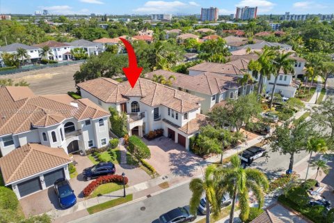 Купить виллу или дом в Норт-Майами-Бич, Флорида 5 спален, 444.07м2, № 1935480 - фото 9