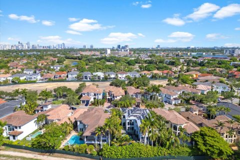 Купить виллу или дом в Норт-Майами-Бич, Флорида 5 спален, 444.07м2, № 1935480 - фото 21