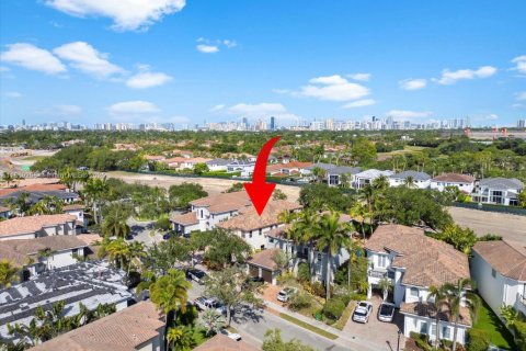 Купить виллу или дом в Норт-Майами-Бич, Флорида 5 спален, 444.07м2, № 1935480 - фото 23