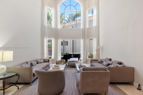 Купить виллу или дом в Норт-Майами-Бич, Флорида 5 спален, 444.07м2, № 1935480 - фото 10