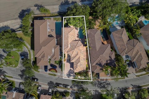 Купить виллу или дом в Норт-Майами-Бич, Флорида 5 спален, 444.07м2, № 1935480 - фото 7