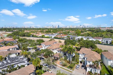 Купить виллу или дом в Норт-Майами-Бич, Флорида 5 спален, 444.07м2, № 1935480 - фото 18