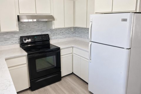 Villa ou maison à louer à Largo, Floride: 2 chambres, 79.9 m2 № 2416268 - photo 4