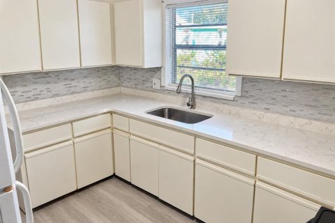 Villa ou maison à louer à Largo, Floride: 2 chambres, 79.9 m2 № 2416268 - photo 19