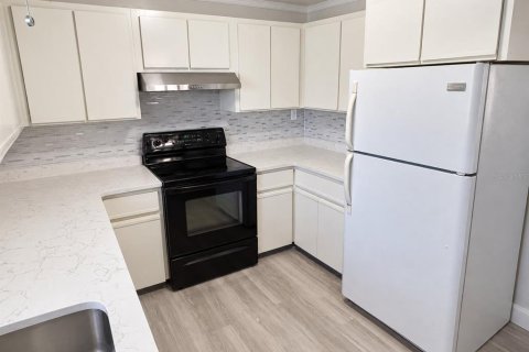Villa ou maison à louer à Largo, Floride: 2 chambres, 79.9 m2 № 2416268 - photo 5